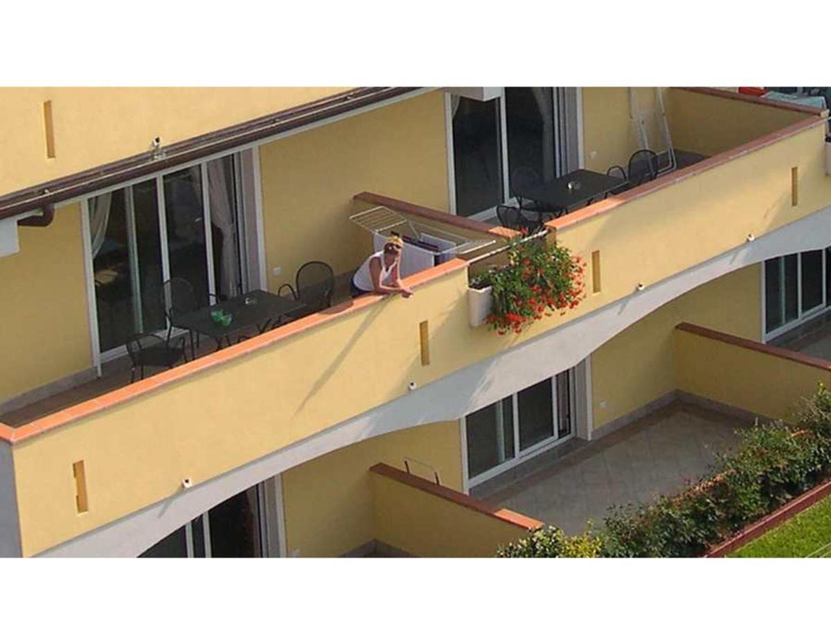 Residence Miralago Rooms & Apartments Manerba del Garda Bagian luar foto