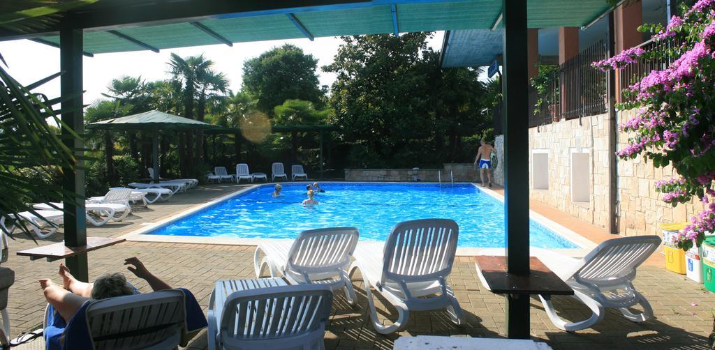 Residence Miralago Rooms & Apartments Manerba del Garda Bagian luar foto