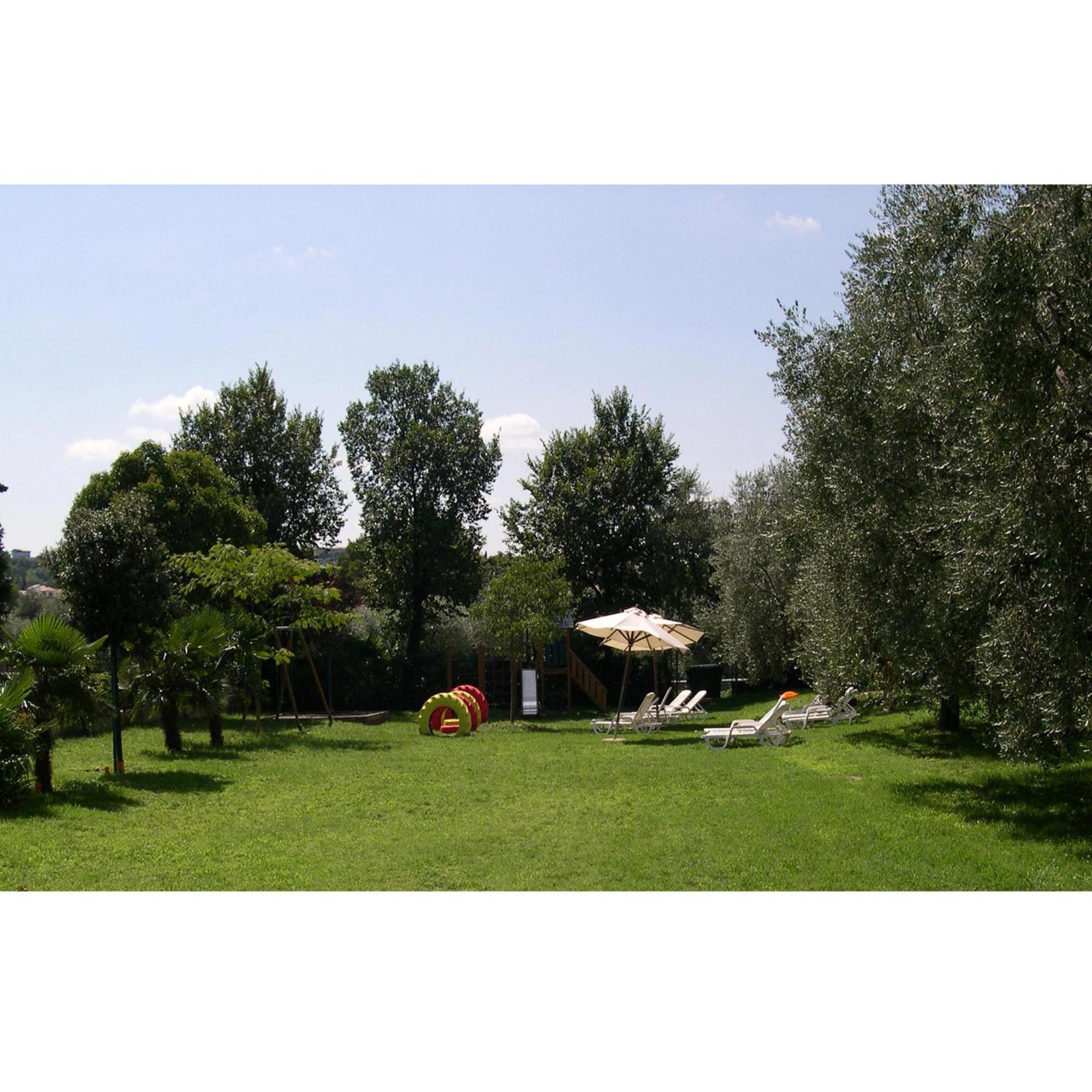 Residence Miralago Rooms & Apartments Manerba del Garda Bagian luar foto