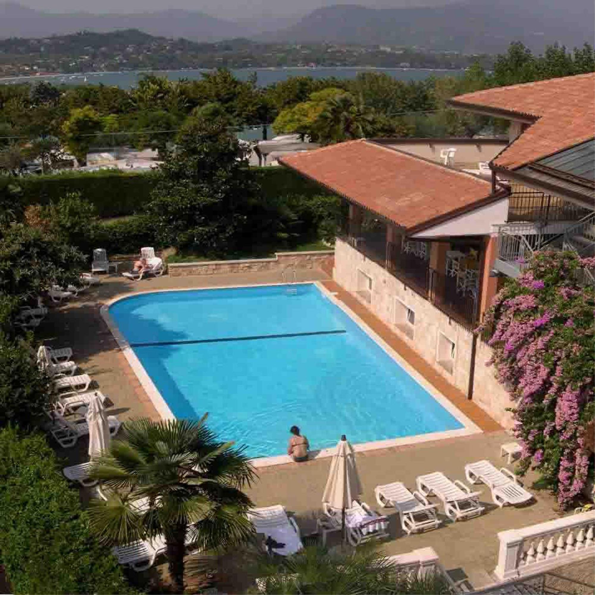 Residence Miralago Rooms & Apartments Manerba del Garda Bagian luar foto