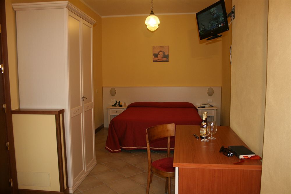 Residence Miralago Rooms & Apartments Manerba del Garda Bagian luar foto