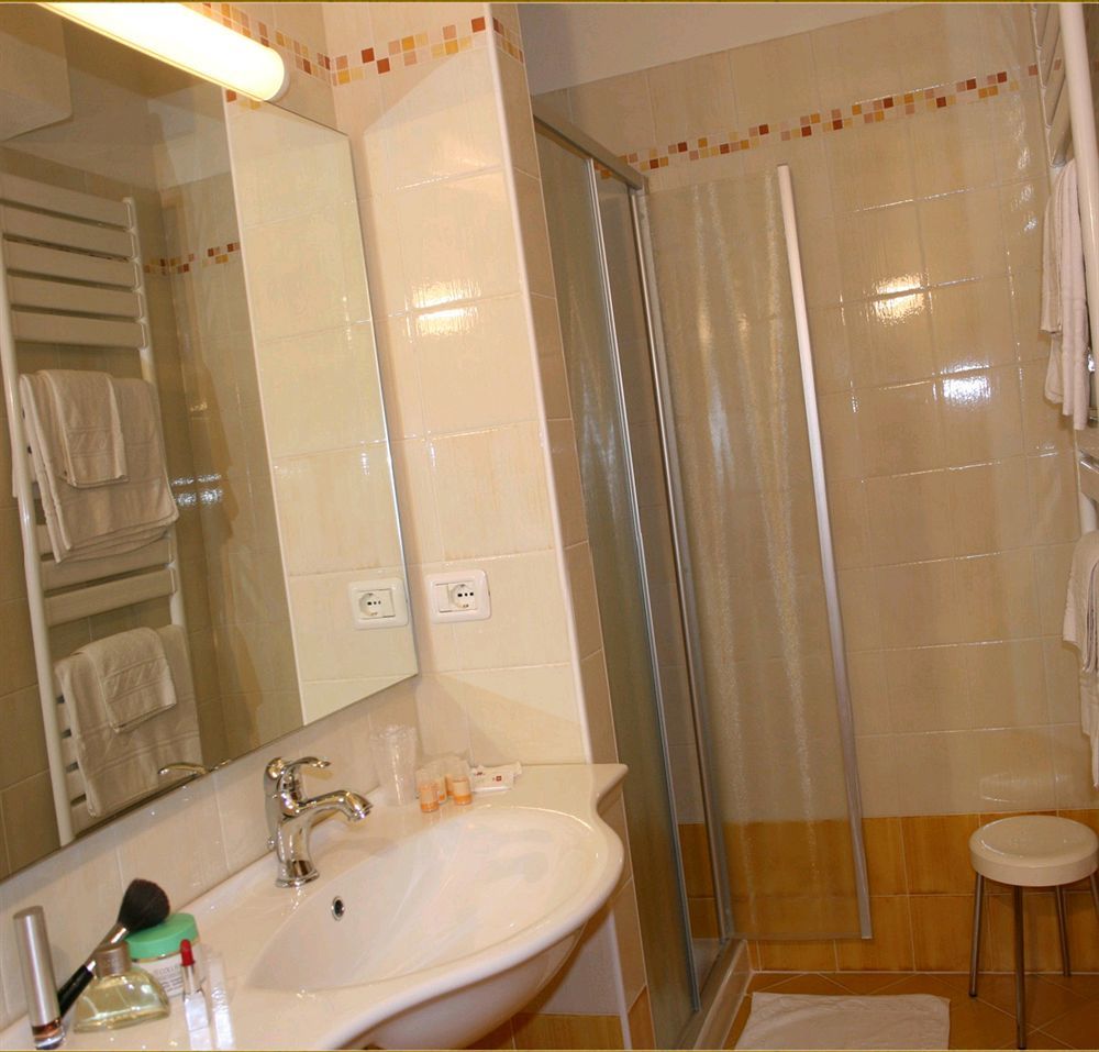 Residence Miralago Rooms & Apartments Manerba del Garda Bagian luar foto