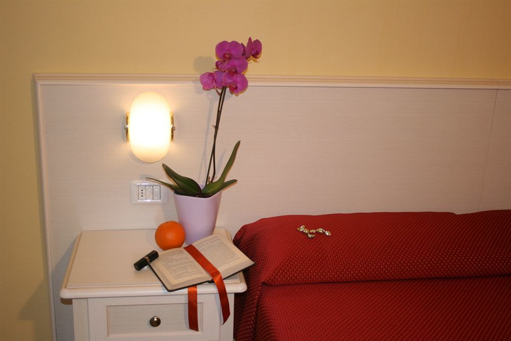 Residence Miralago Rooms & Apartments Manerba del Garda Bagian luar foto
