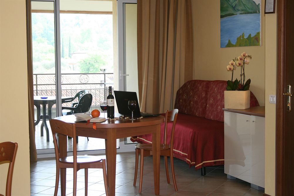Residence Miralago Rooms & Apartments Manerba del Garda Bagian luar foto