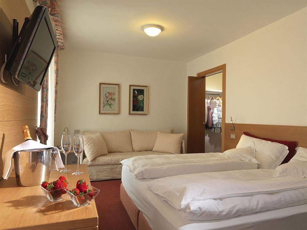 Residence Miralago Rooms & Apartments Manerba del Garda Bagian luar foto
