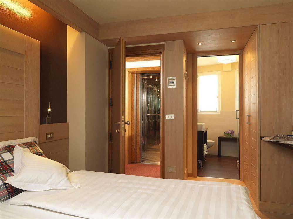 Residence Miralago Rooms & Apartments Manerba del Garda Bagian luar foto