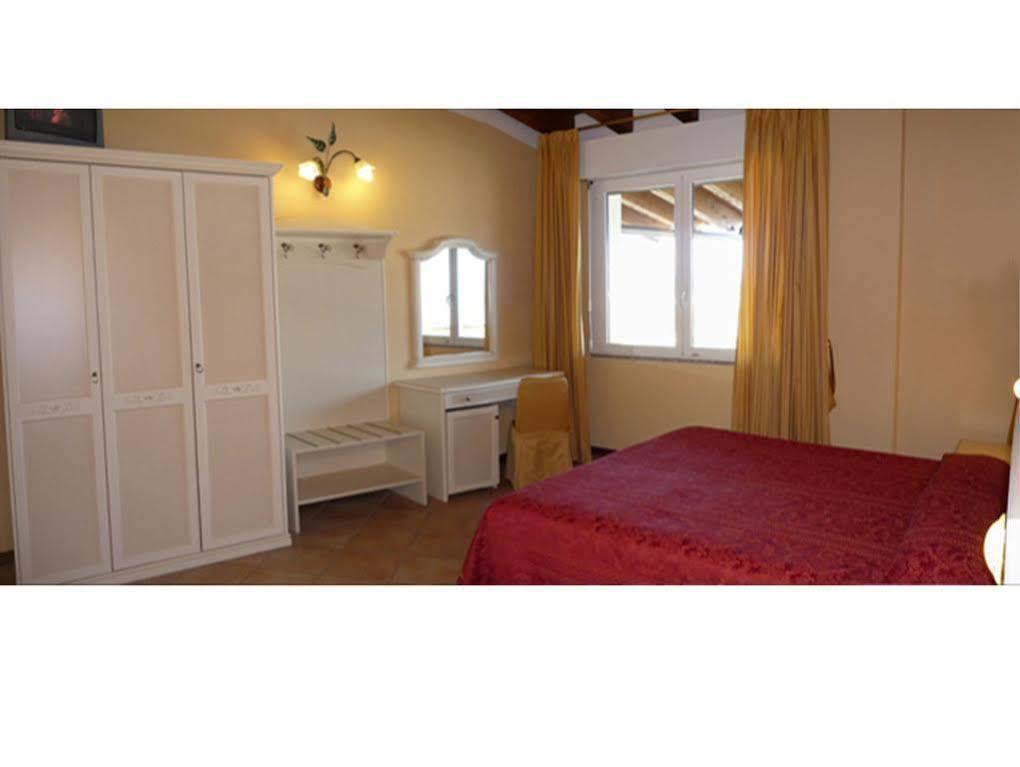 Residence Miralago Rooms & Apartments Manerba del Garda Bagian luar foto