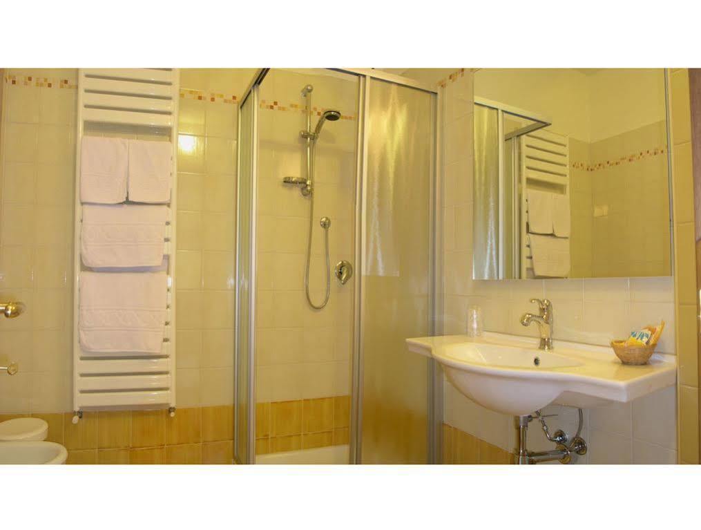 Residence Miralago Rooms & Apartments Manerba del Garda Bagian luar foto