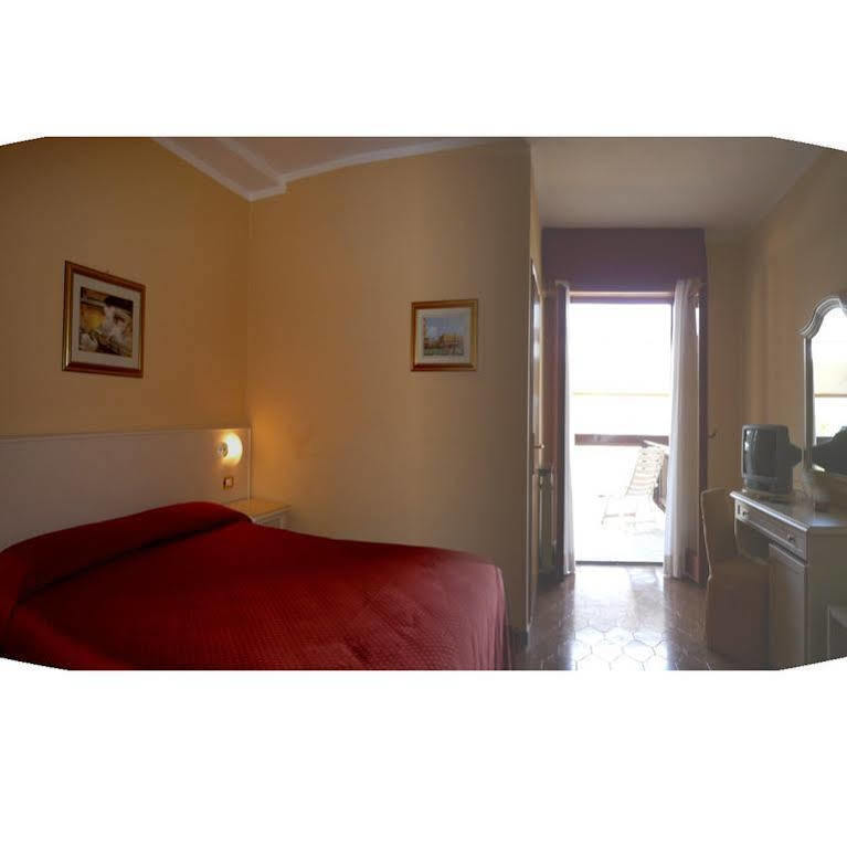 Residence Miralago Rooms & Apartments Manerba del Garda Bagian luar foto