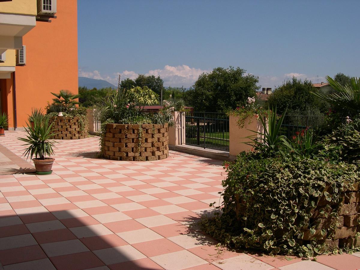 Residence Miralago Rooms & Apartments Manerba del Garda Bagian luar foto