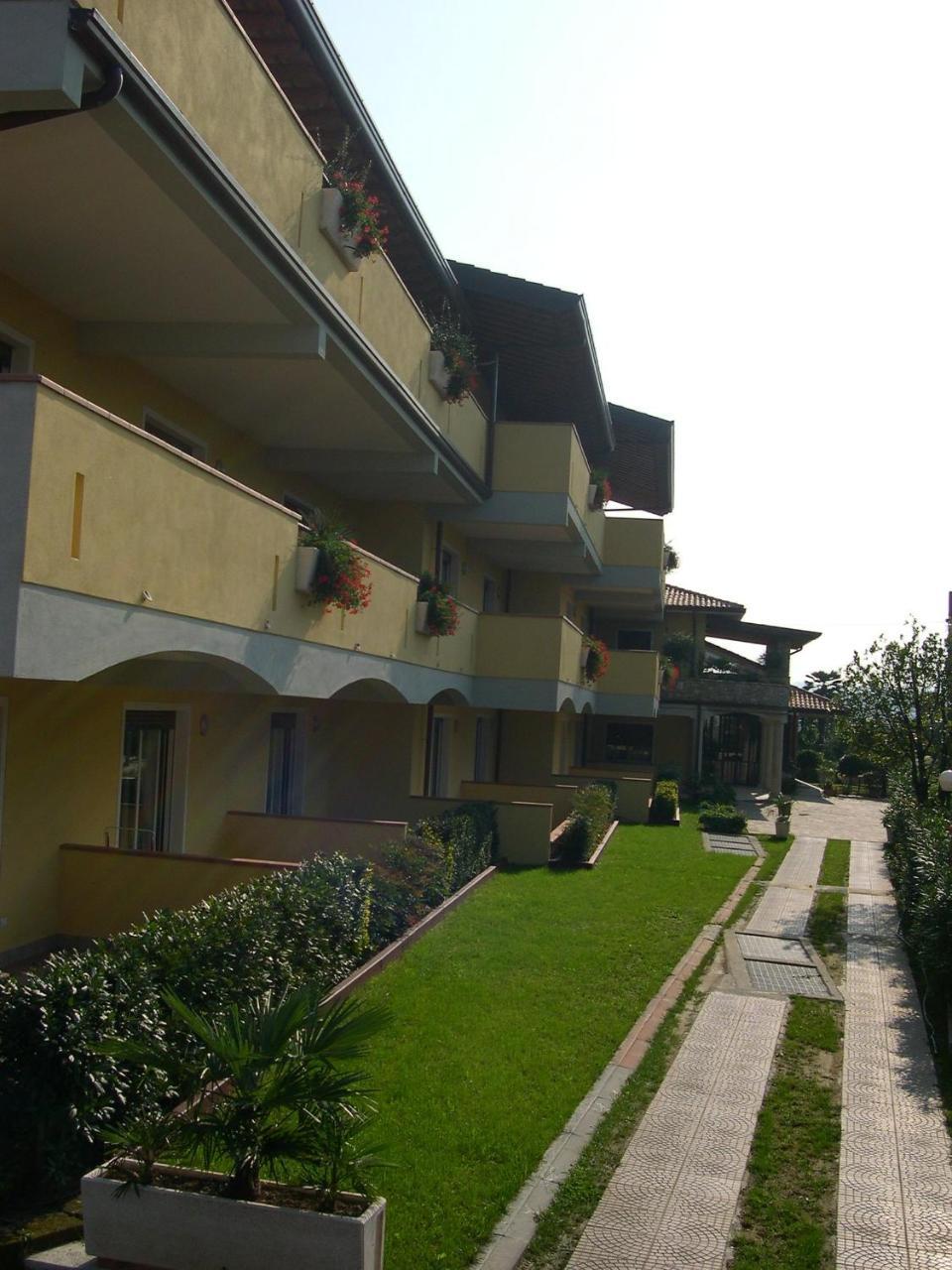 Residence Miralago Rooms & Apartments Manerba del Garda Bagian luar foto