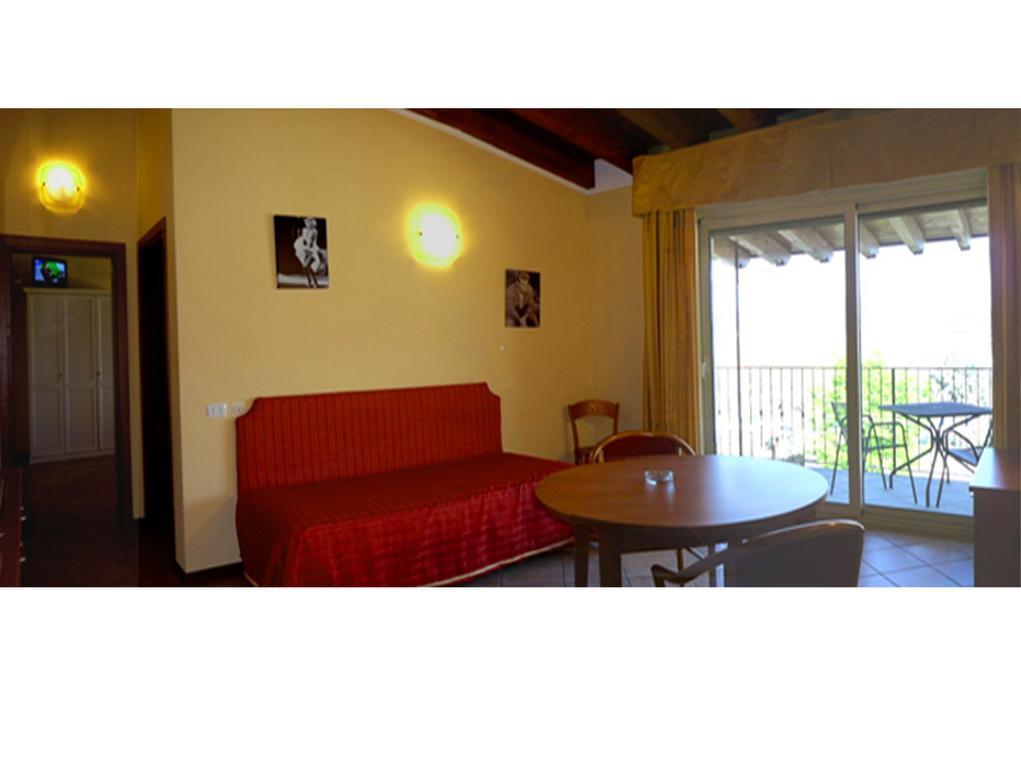 Residence Miralago Rooms & Apartments Manerba del Garda Bagian luar foto