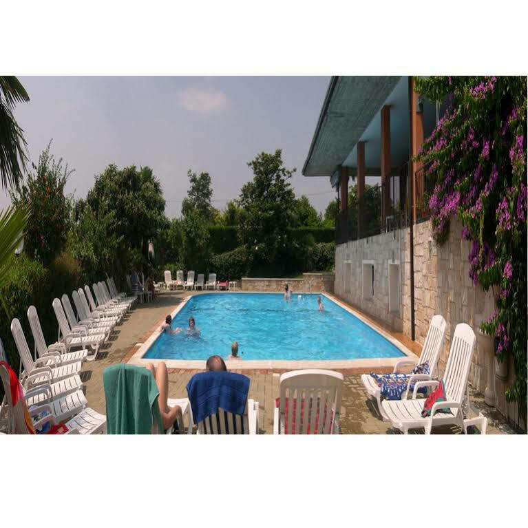 Residence Miralago Rooms & Apartments Manerba del Garda Bagian luar foto